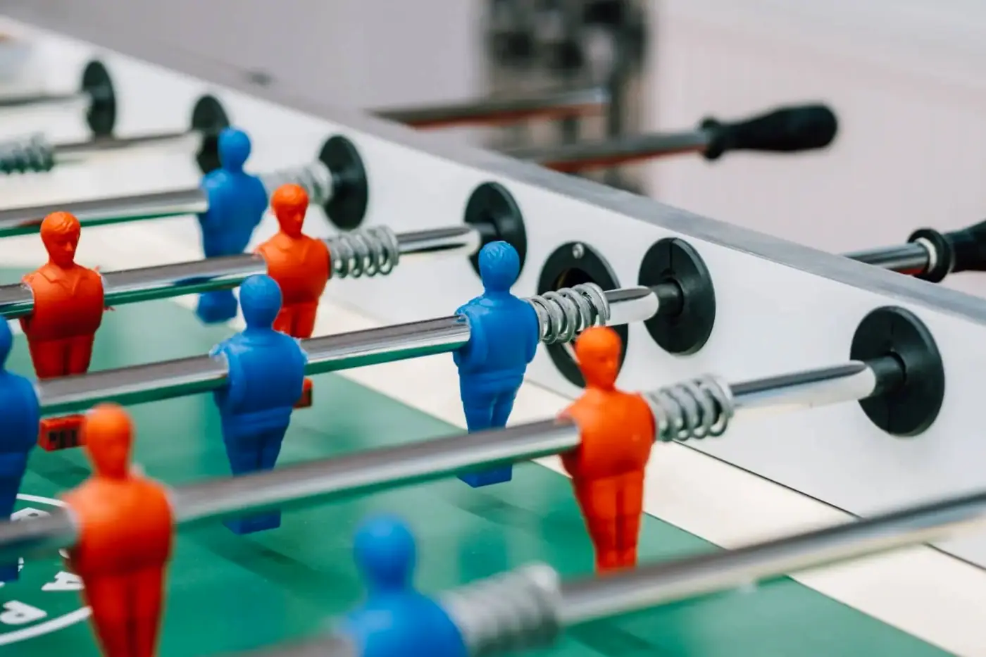 Tischfußball in der Spiele-Lounge